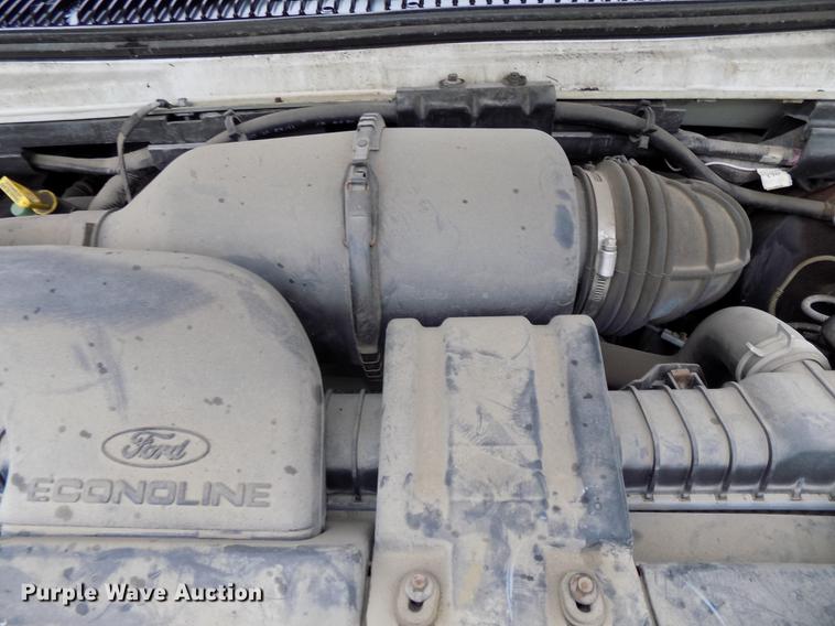 image for item DB8541 1998 Ford Club Wagon XL Super van