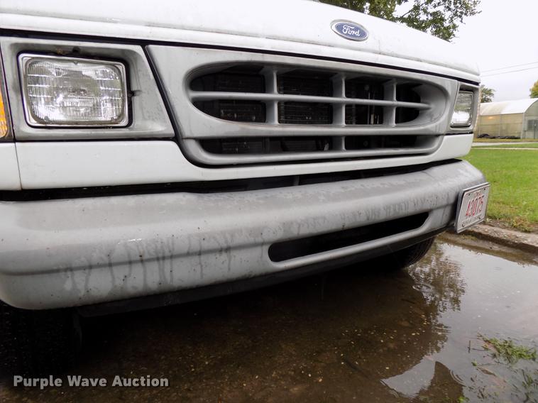 image for item DB8541 1998 Ford Club Wagon XL Super van