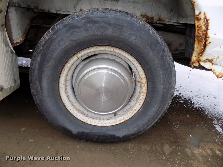 image for item DB8541 1998 Ford Club Wagon XL Super van