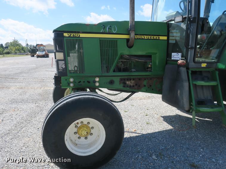 image for item DB8980 John Deere 7210 tractor