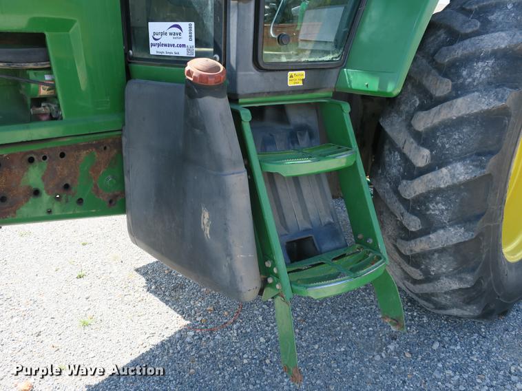 image for item DB8980 John Deere 7210 tractor