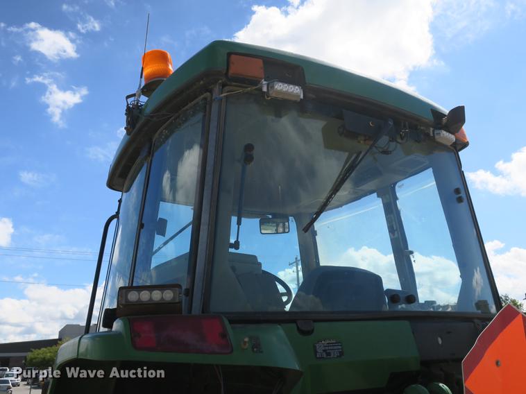 image for item DB8980 John Deere 7210 tractor