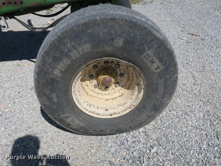 image for item DB8980 John Deere 7210 tractor