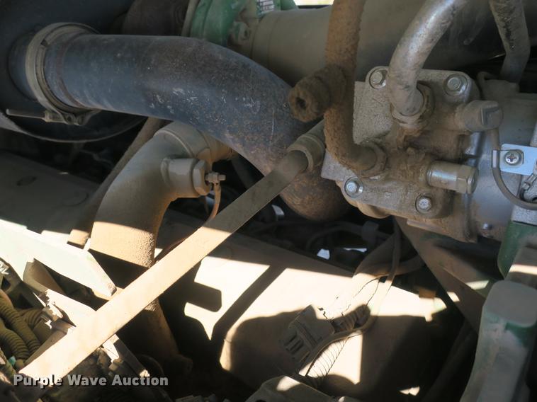 image for item DB8980 John Deere 7210 tractor