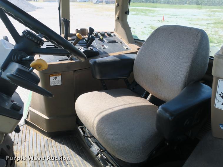 image for item DB8980 John Deere 7210 tractor