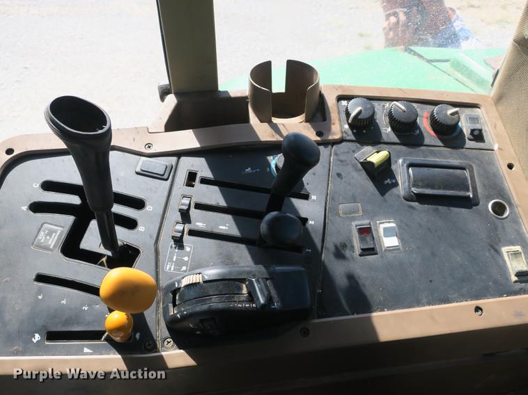 image for item DB8980 John Deere 7210 tractor