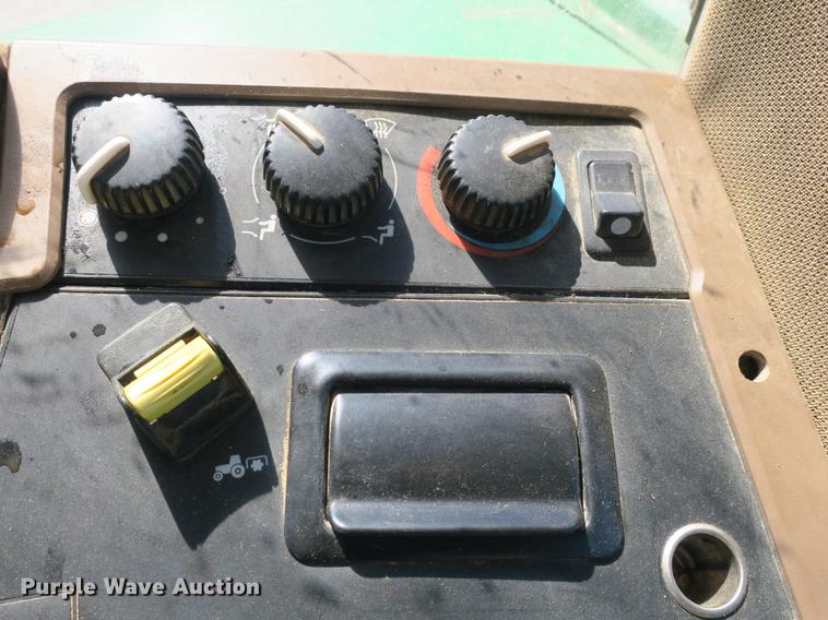 image for item DB8980 John Deere 7210 tractor