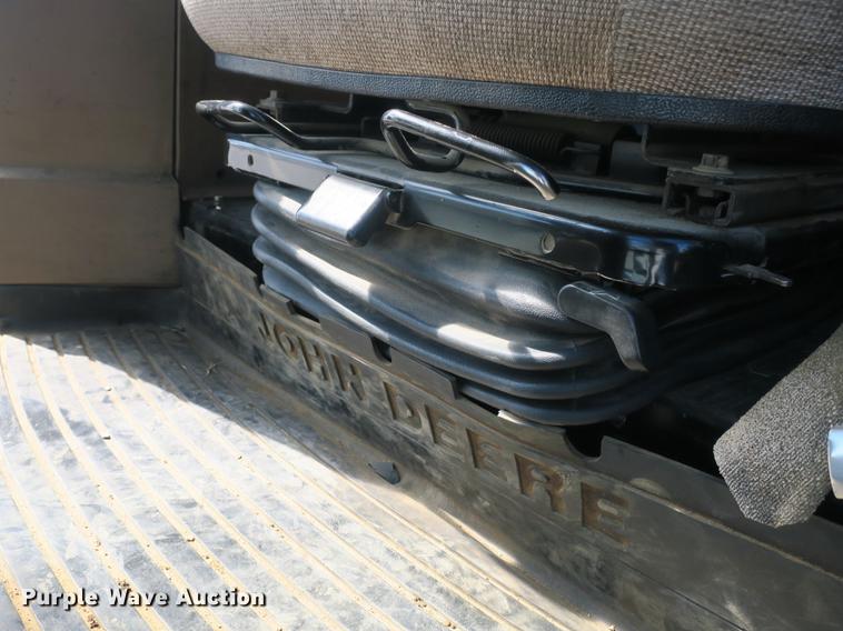 image for item DB8980 John Deere 7210 tractor