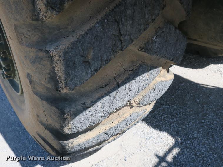 image for item DB8981 1985 Caterpillar 621B MIL conventional scraper