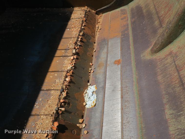 image for item DB8981 1985 Caterpillar 621B MIL conventional scraper