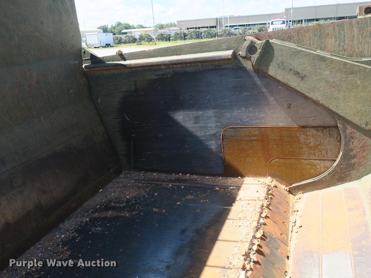 image for item DB8981 1985 Caterpillar 621B MIL conventional scraper