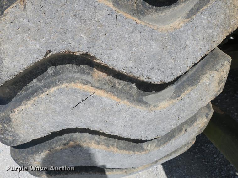 image for item DB8981 1985 Caterpillar 621B MIL conventional scraper