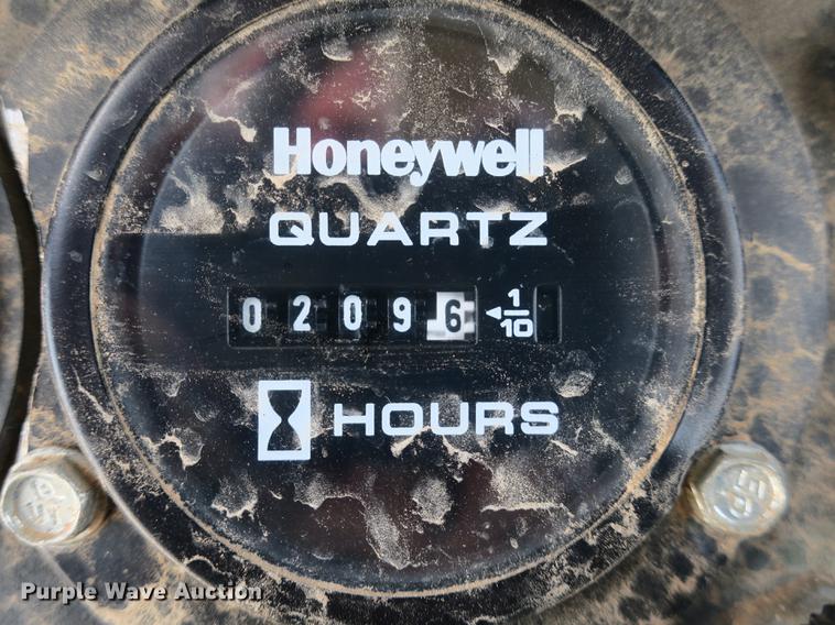 image for item DB8981 1985 Caterpillar 621B MIL conventional scraper