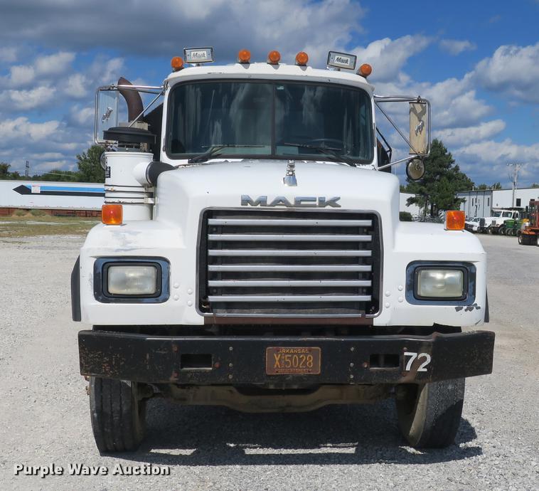image for item DB8982 1992 Mack RD tank truck