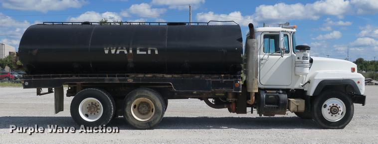 image for item DB8982 1992 Mack RD tank truck