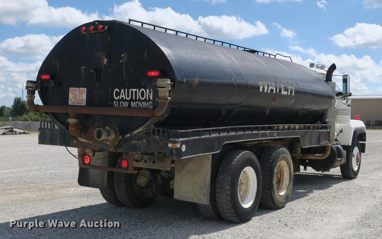 image for item DB8982 1992 Mack RD tank truck