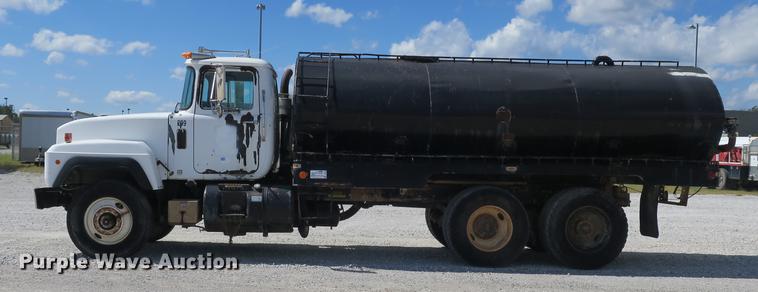 image for item DB8982 1992 Mack RD tank truck