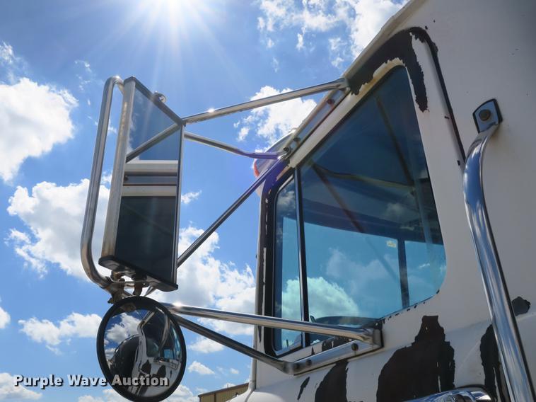 image for item DB8982 1992 Mack RD tank truck