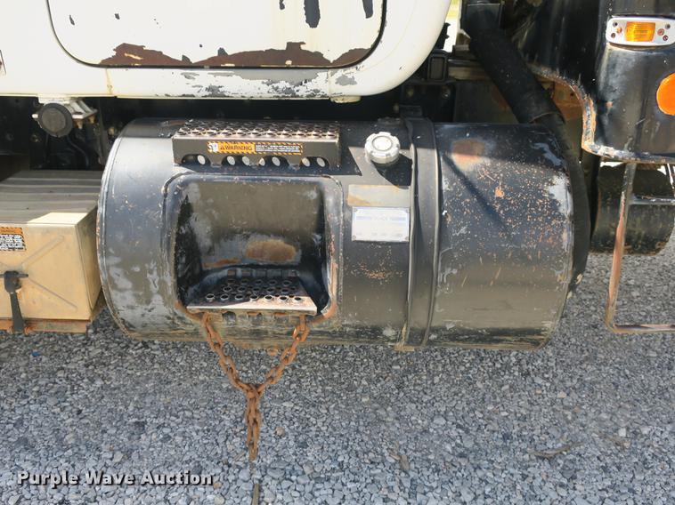 image for item DB8982 1992 Mack RD tank truck