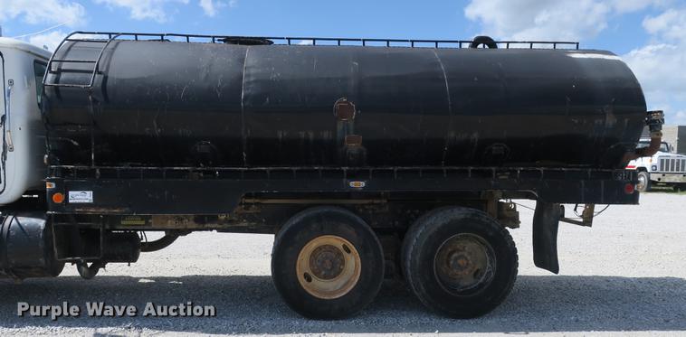 image for item DB8982 1992 Mack RD tank truck
