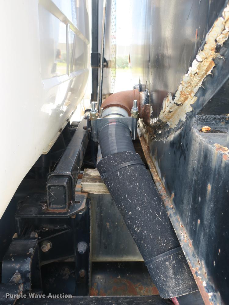 image for item DB8982 1992 Mack RD tank truck