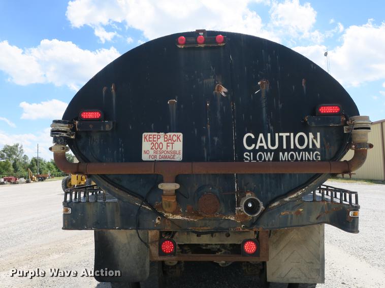 image for item DB8982 1992 Mack RD tank truck