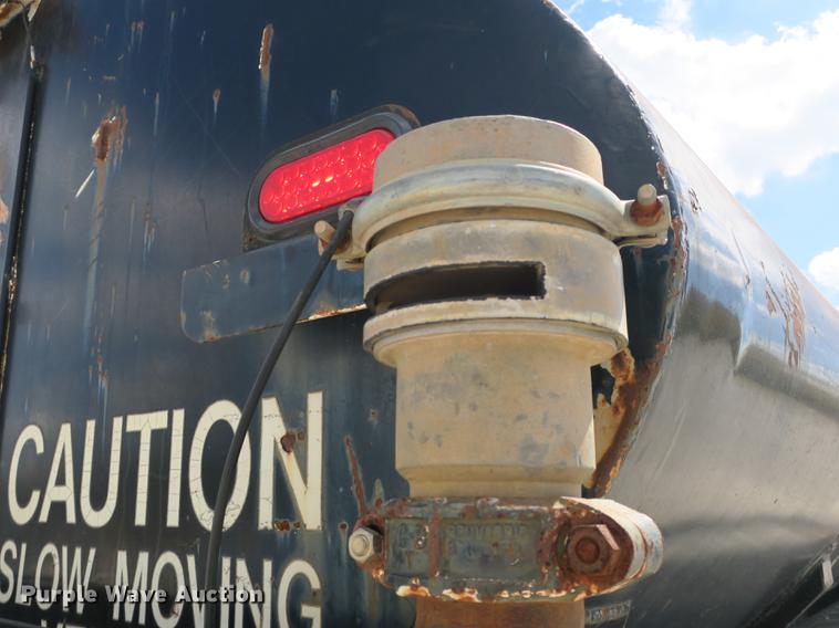 image for item DB8982 1992 Mack RD tank truck