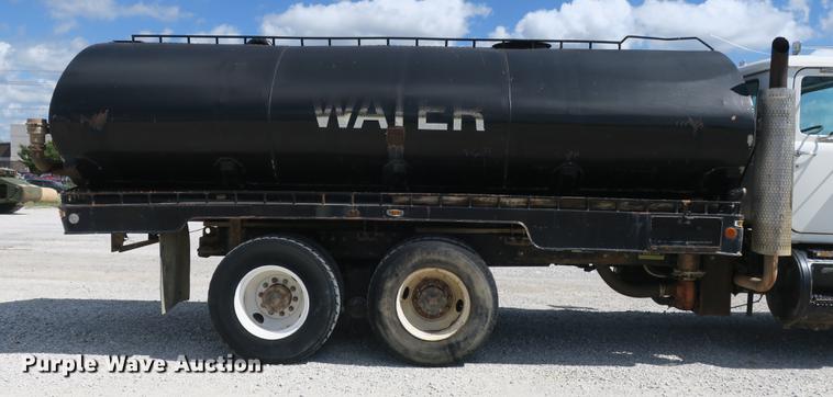 image for item DB8982 1992 Mack RD tank truck