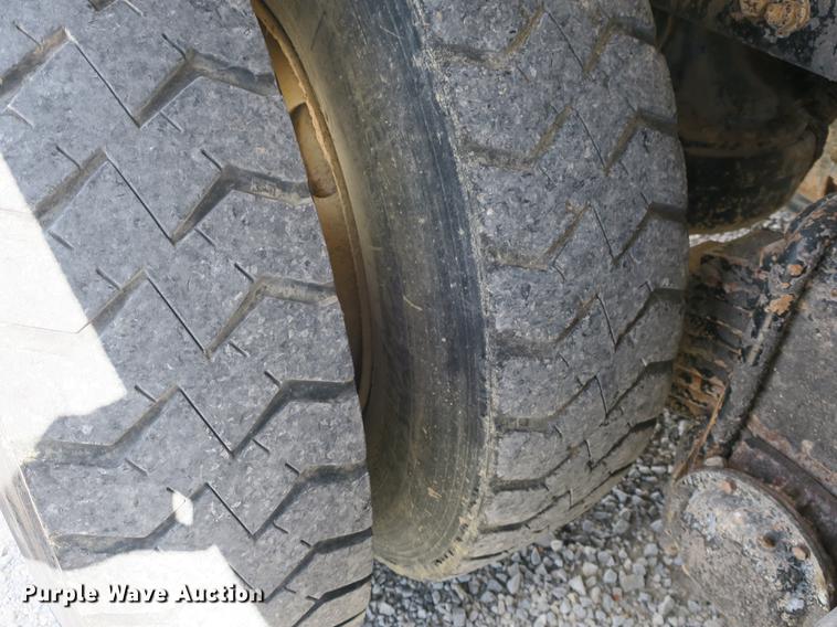 image for item DB8982 1992 Mack RD tank truck