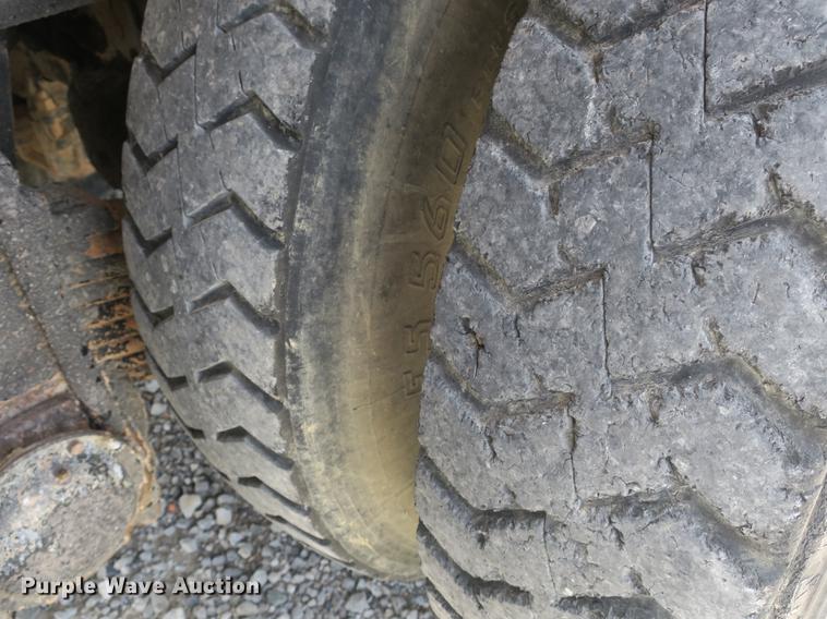 image for item DB8982 1992 Mack RD tank truck