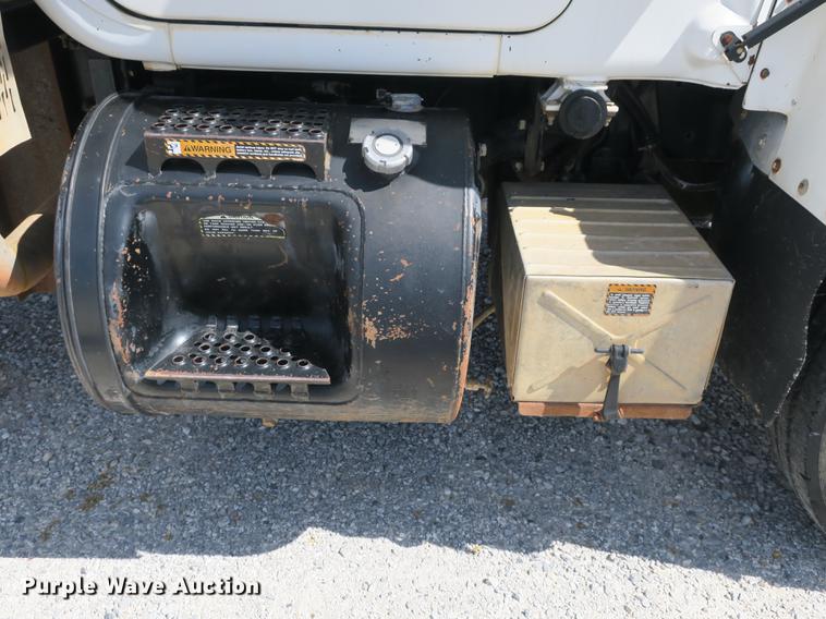 image for item DB8982 1992 Mack RD tank truck