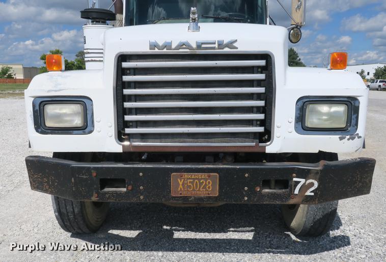 image for item DB8982 1992 Mack RD tank truck