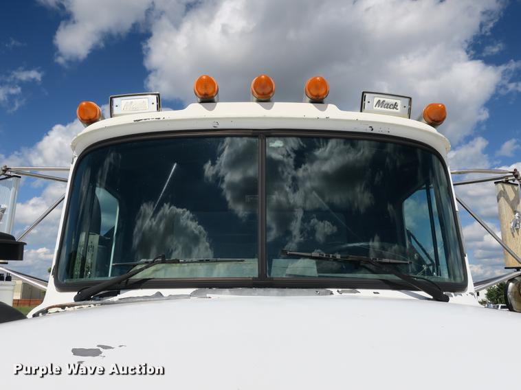 image for item DB8982 1992 Mack RD tank truck