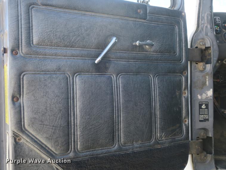 image for item DB8982 1992 Mack RD tank truck