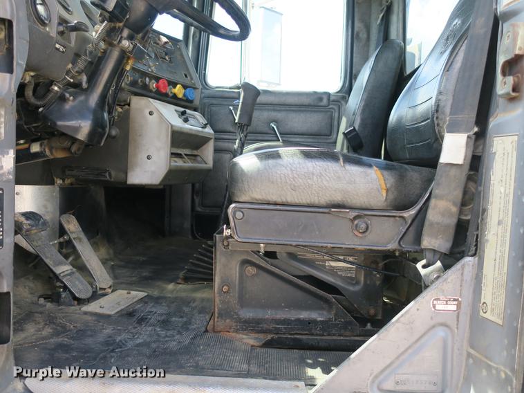 image for item DB8982 1992 Mack RD tank truck