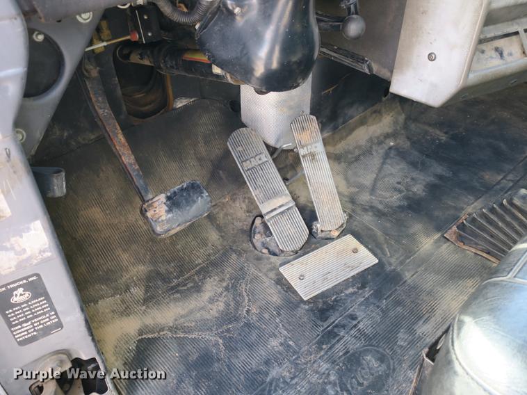 image for item DB8982 1992 Mack RD tank truck