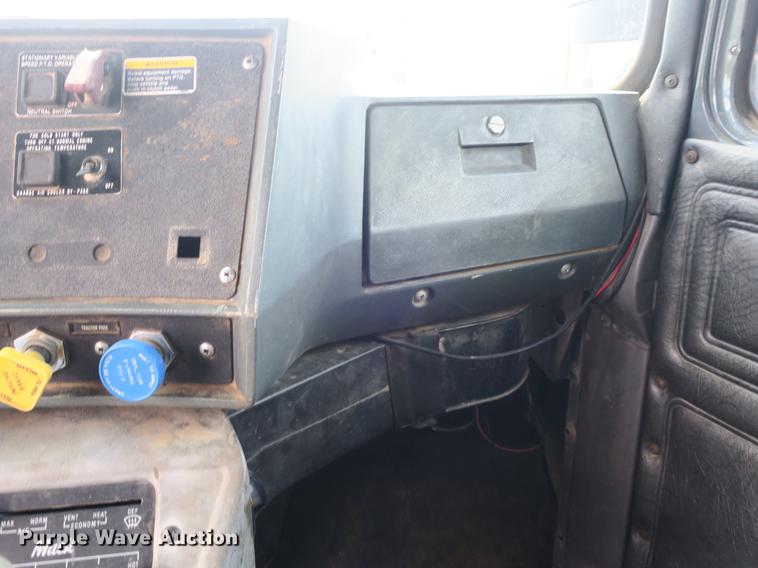 image for item DB8982 1992 Mack RD tank truck