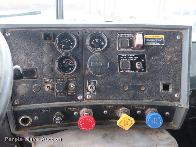 image for item DB8982 1992 Mack RD tank truck