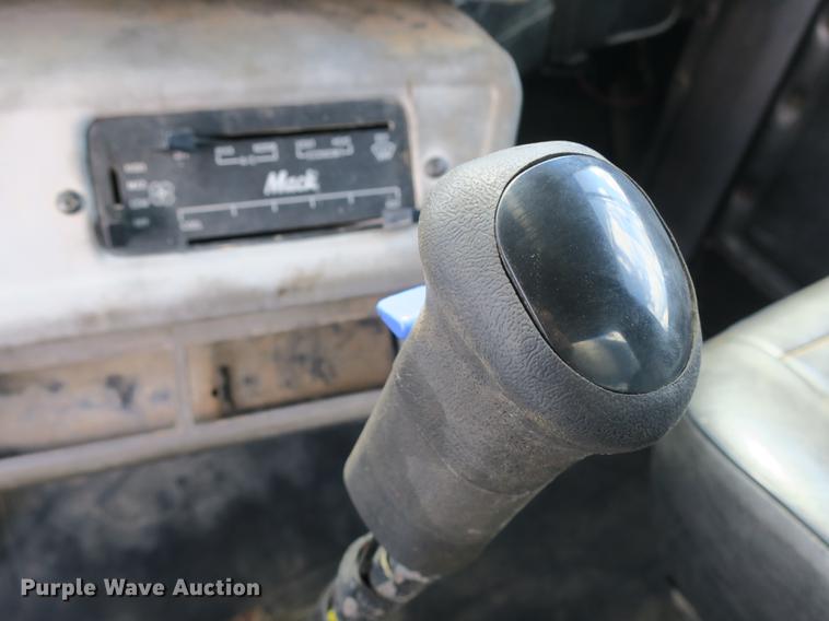 image for item DB8982 1992 Mack RD tank truck