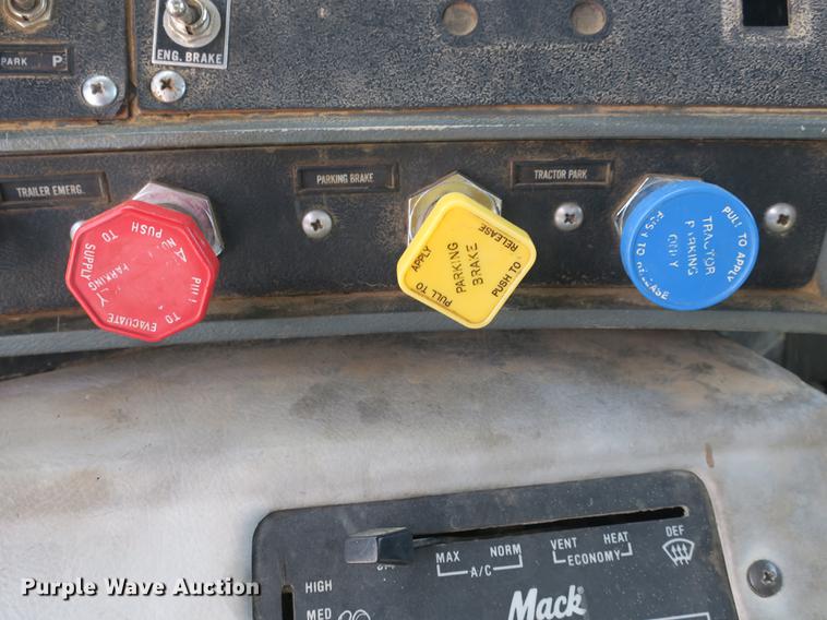 image for item DB8982 1992 Mack RD tank truck