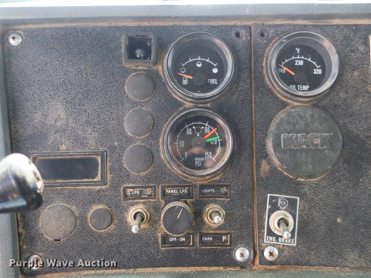 image for item DB8982 1992 Mack RD tank truck