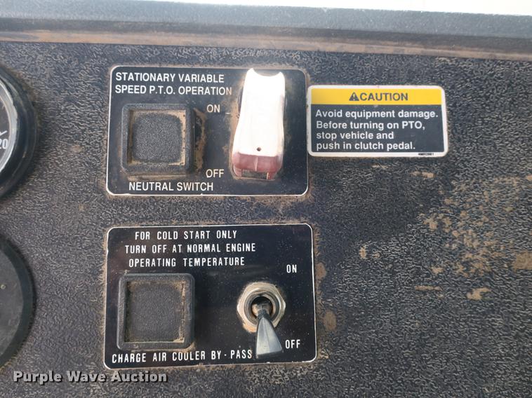 image for item DB8982 1992 Mack RD tank truck