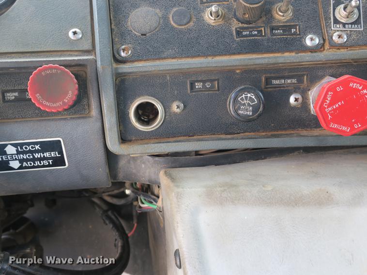 image for item DB8982 1992 Mack RD tank truck