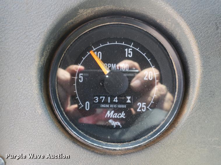 image for item DB8982 1992 Mack RD tank truck