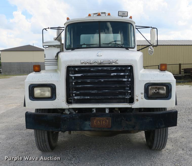 image for item DB8984 1993 Mack RD tank truck