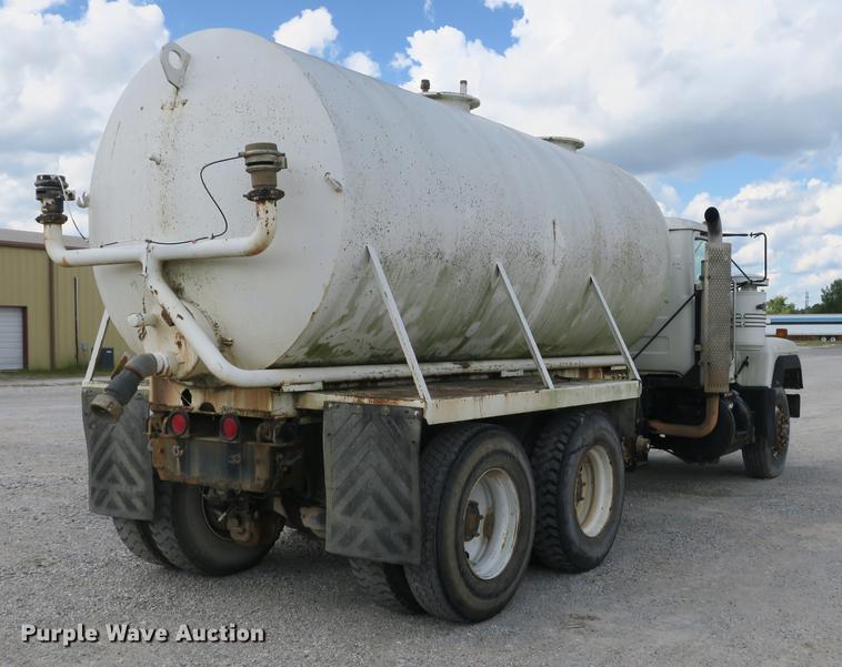 image for item DB8984 1993 Mack RD tank truck
