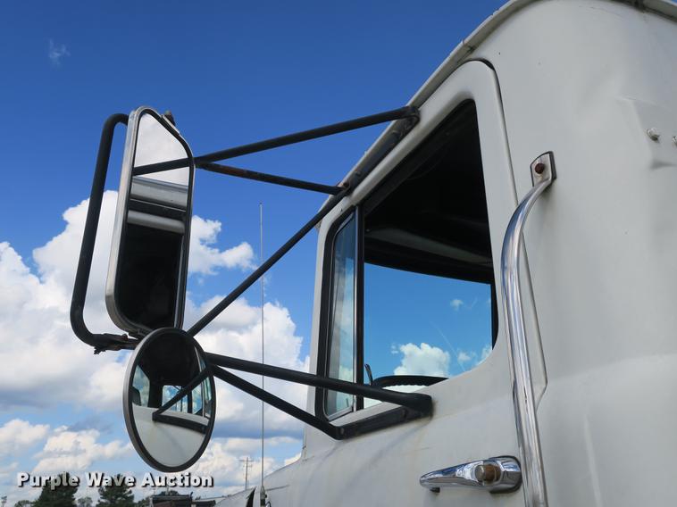 image for item DB8984 1993 Mack RD tank truck