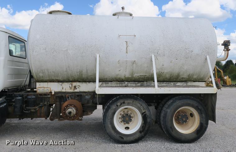image for item DB8984 1993 Mack RD tank truck