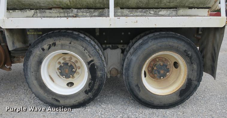 image for item DB8984 1993 Mack RD tank truck