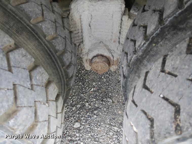 image for item DB8984 1993 Mack RD tank truck